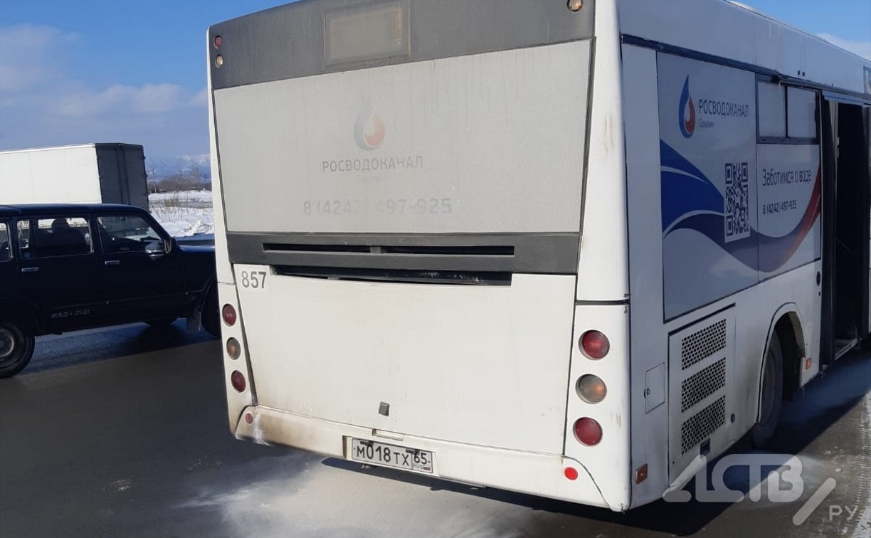 Очевидцы: в Южно-Сахалинске автобус на маршруте №112 загорелся прямо во время поездки 