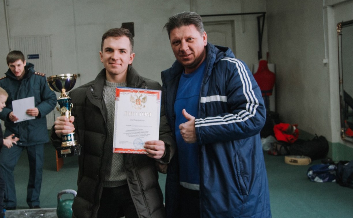 Спасатели из Корсакова стали лучшими на соревнованиях по гиревому спорту