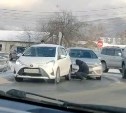  В Южно-Сахалинске водитель пропустил "соседей" по проезжей части и попал в ДТП