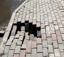 "Искривление пространства" вновь зафиксировали на пешеходной зоне в Поронайске