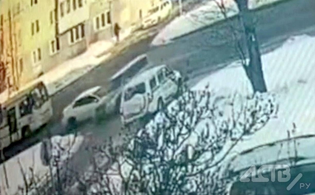 ДТП с тремя авто попало в объектив камеры в Южно- Сахалинске