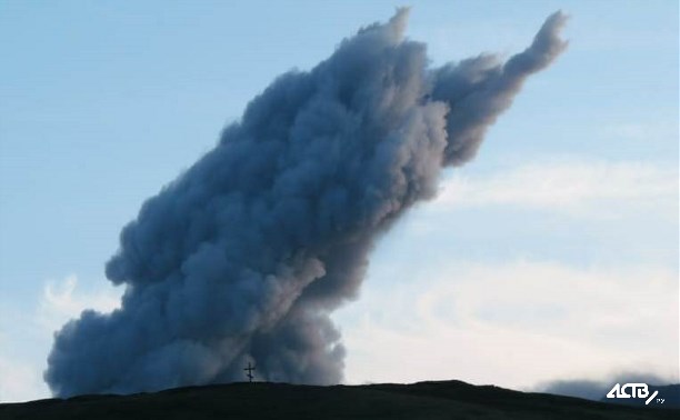 Загадочные фото извержения вулкана сделали жители Парамушира
