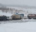 Около трех тысяч самосвалов за сутки выгружают снег на полигоне Южно-Сахалинска