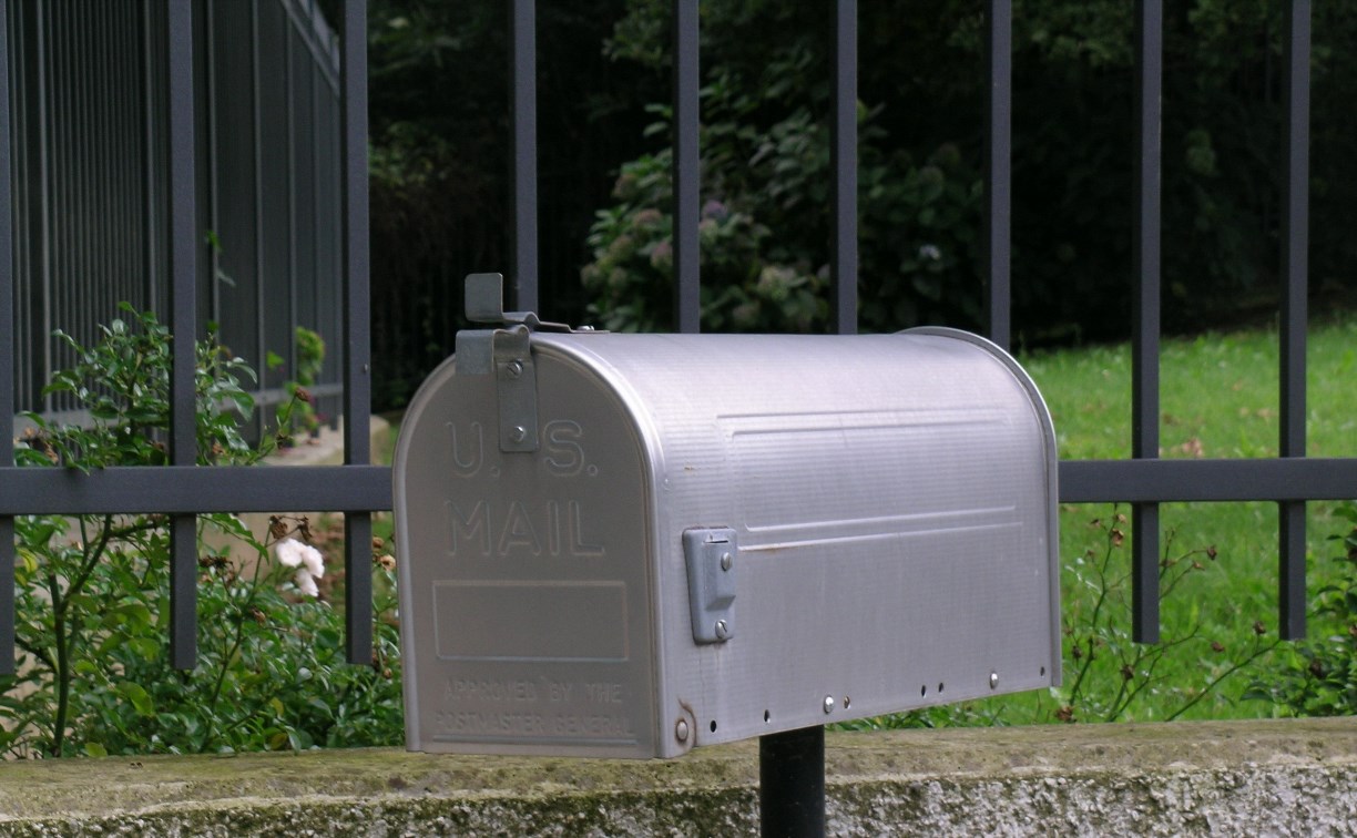 Сахалинец отдал более 700 тысяч рублей, чтобы посмотреть "посылку" от мошенников