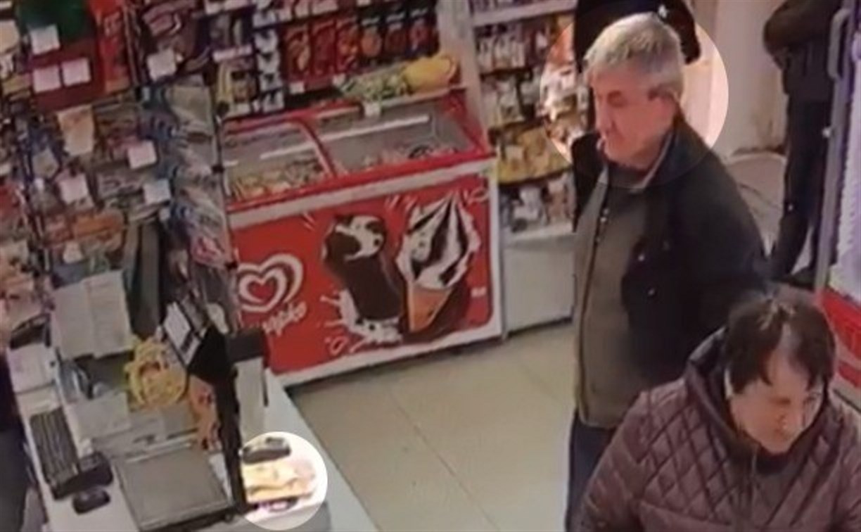 В магазине Южно-Сахалинска мужчина приглядел женщину при деньгах и стащил у неё 5 тысяч рублей
