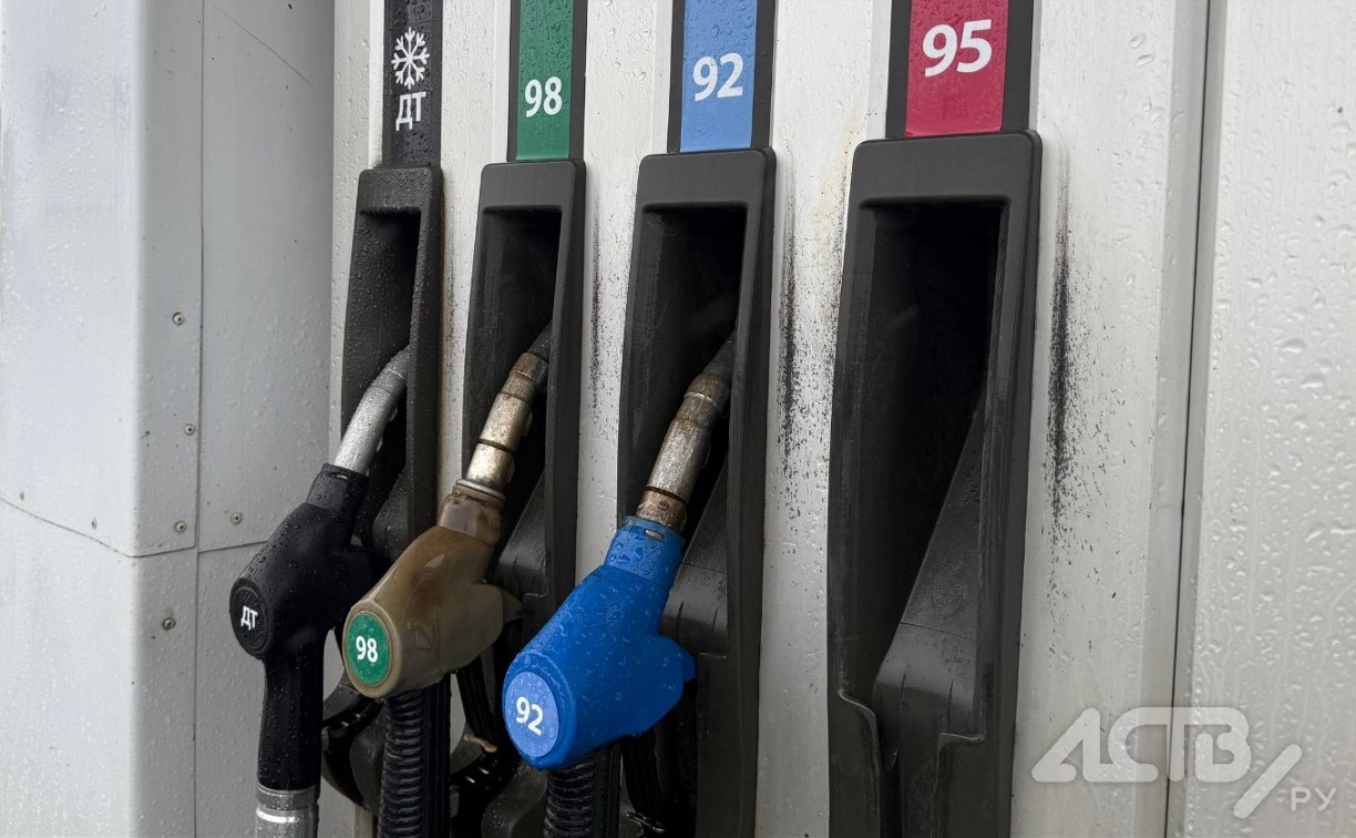 Спецтехника в Тымовском районе создает очереди на АЗС Спецтехника в Тымовском районе создает очереди на АЗС