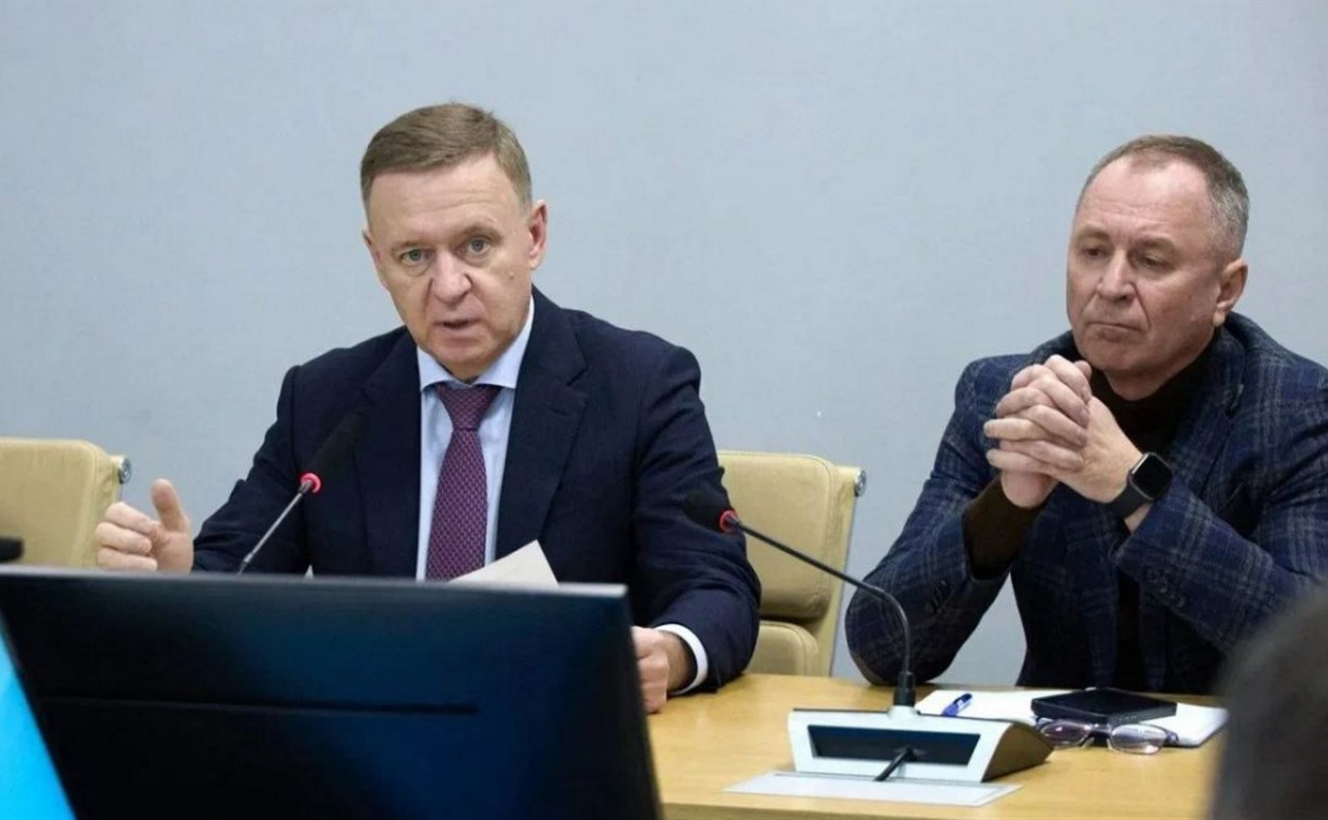 Режим повышенной готовности: почти 500 единиц техники готовы выйти на борьбу с циклоном в Южно-Сахалинске