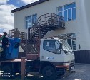 Школу на Курилах готовят к открытию после мощного землетрясения