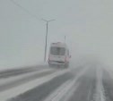 Курильчанин снял эпичное видео, как циклон на Итурупе кидает автобус в разные стороны