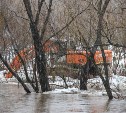 Угрозу подтопления домов ликвидируют в Корсаковском районе 