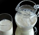 Молоко незаконно продавали на землях Минобороны на Сахалине