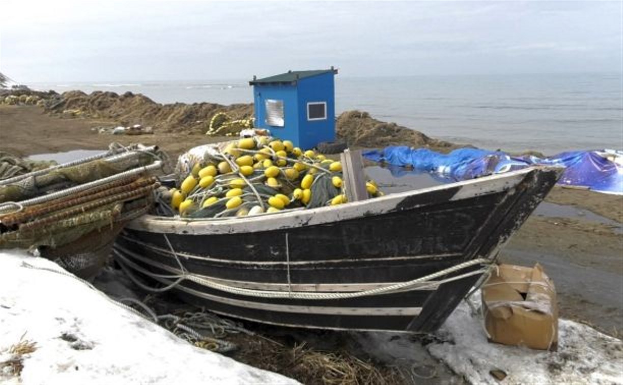 Томаринцы дали рыболовному стану неделю, чтобы покинуть городской пляж