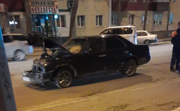 На перекрестке в Южно-Сахалинске столкнулись три автомобиля