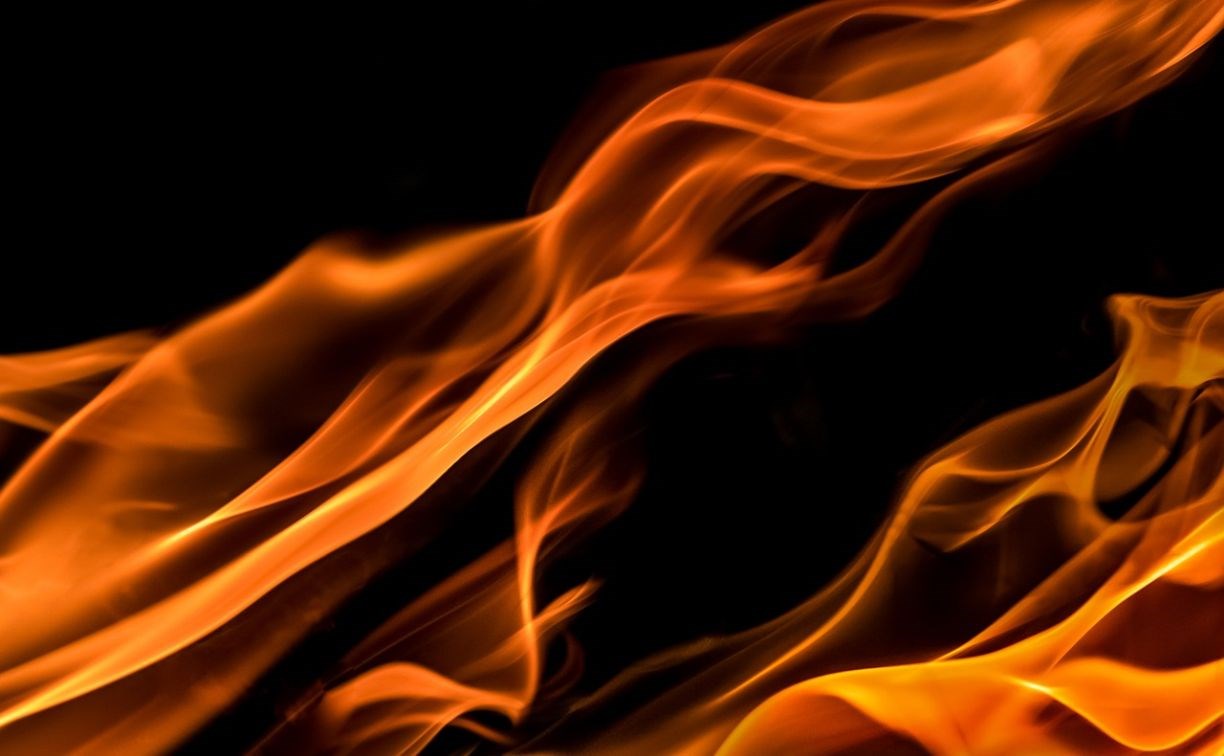 Человек пострадал при пожаре в Корсакове