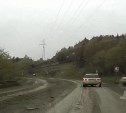 Автомобиль занесло в кювет на размытой грунтовой дороге в Синегорск