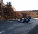 Три автомобиля перевернулись на дороге Корсаков - Пригородное