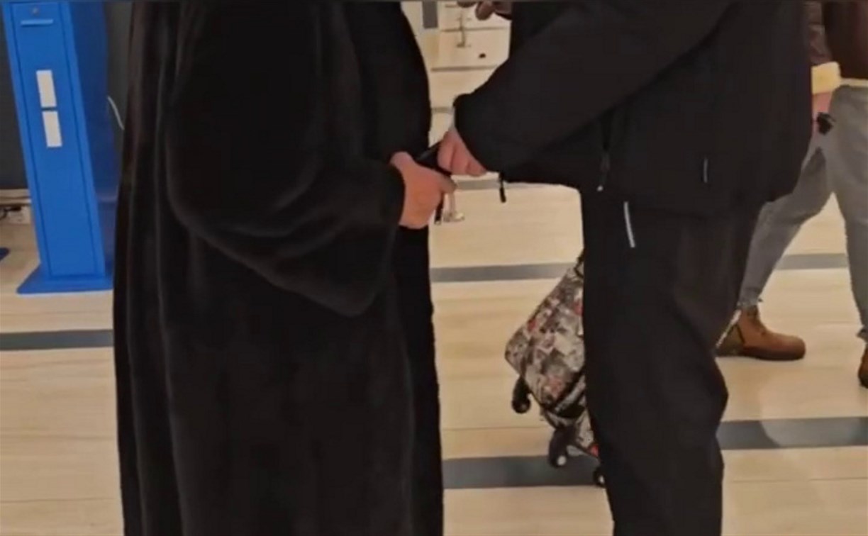 Курьером мошенников, обманувших сахалинскую пенсионерку на 3,8 млн, стала 79-летняя учительница из Хабаровского края