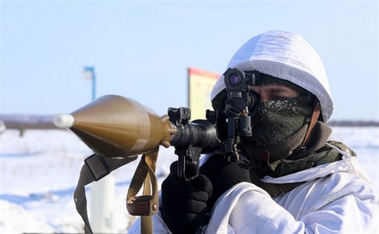 Сахалинские гранатомётчики уничтожают технику условного противника