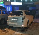 Очевидцев наезда на припаркованный автомобиль разыскивают в Южно-Сахалинске