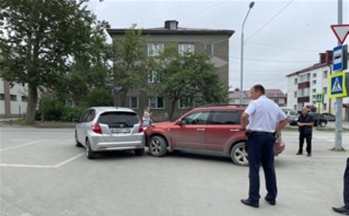 Очевидцев ДТП с участием Honda Fit и Subaru Forester ищут в Южно-Сахалинске