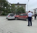 Очевидцев ДТП с участием Honda Fit и Subaru Forester ищут в Южно-Сахалинске
