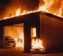 В Ново-Александровске загорелся гараж с автомобилем