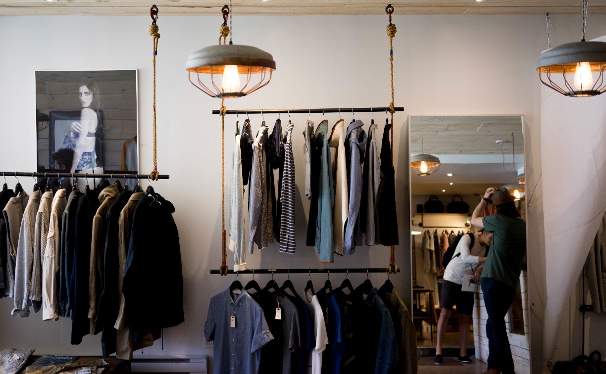 Южносахалинка ударила сотрудников магазина, чтобы уйти из примерочной в неоплаченной одежде 