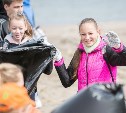 Пять сотен человек очищали пляж в Невельске