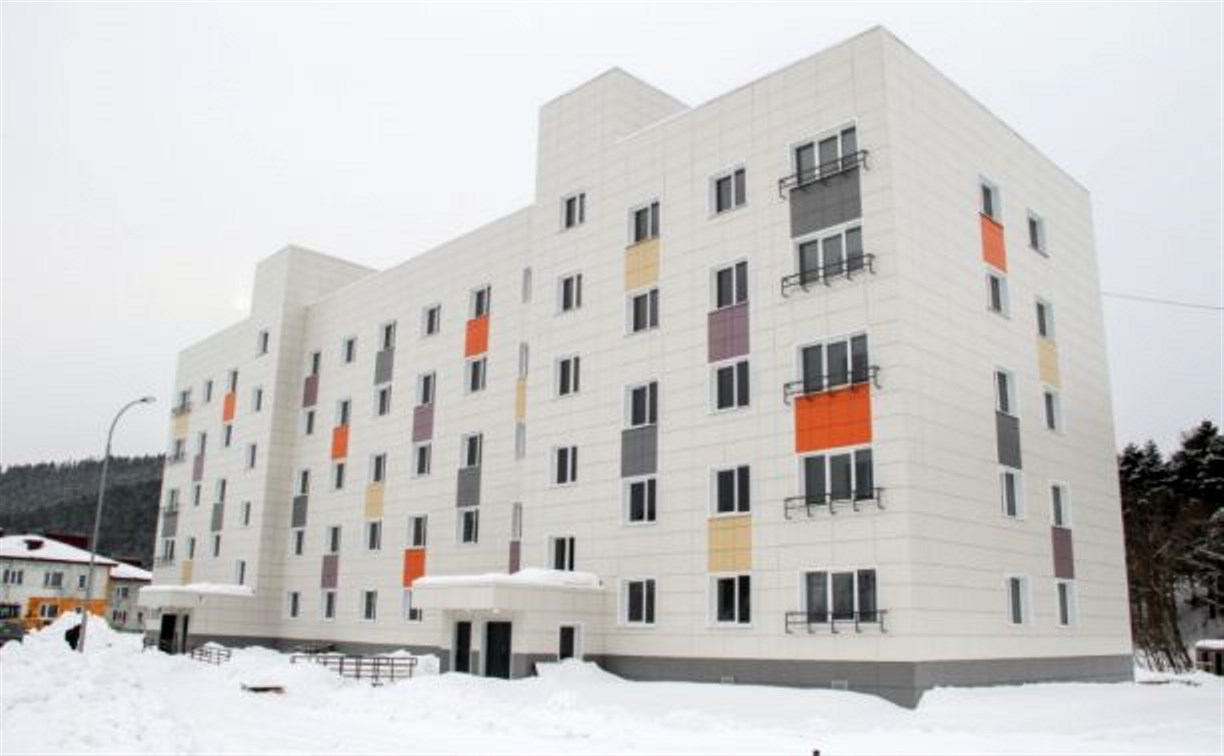 Для жителей сахалинского села строят квартиры с натяжными потолками