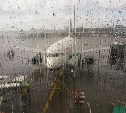 Девять рейсов отменили в аэропорту Южно-Сахалинска из-за циклона