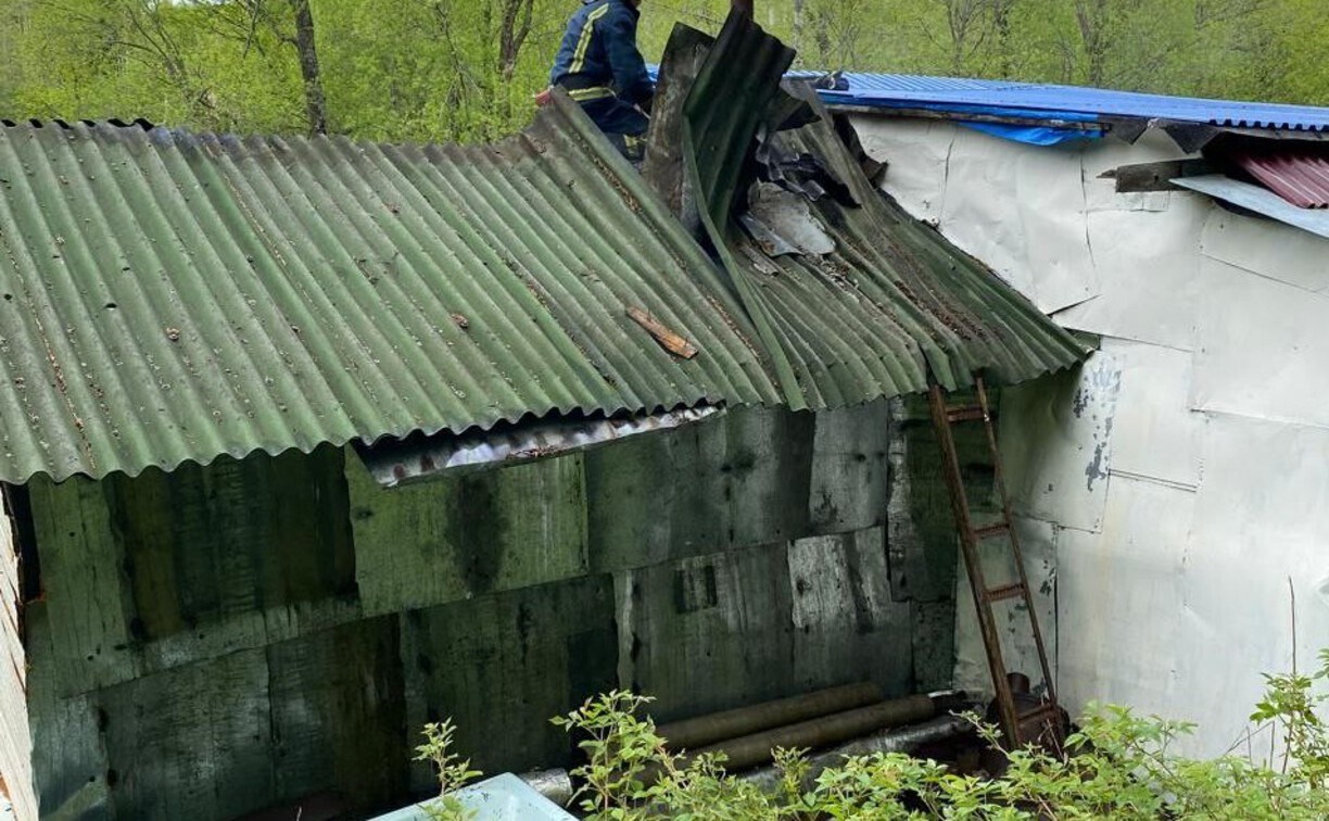 Появились кадры с места тушения дачи в Макарове 