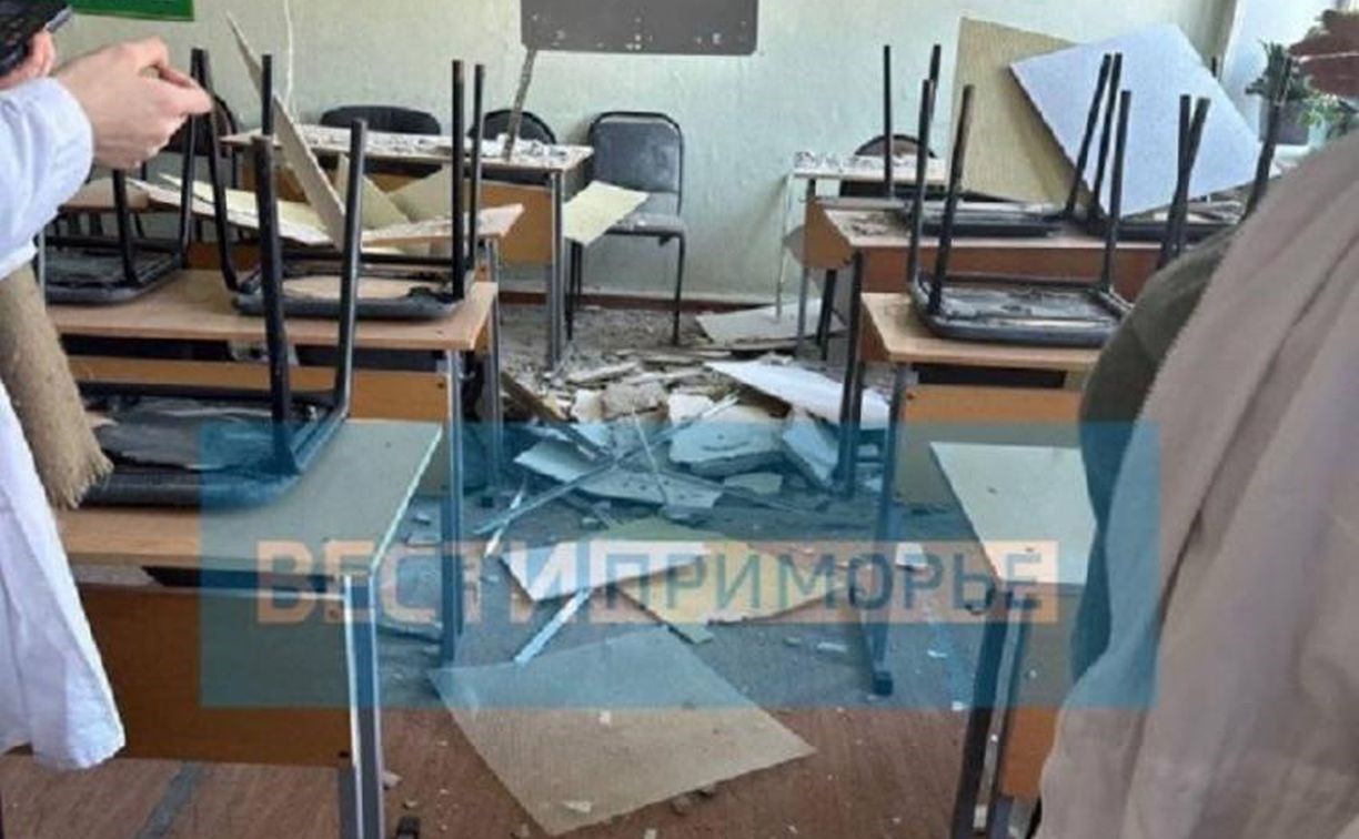 В дальневосточном колледже во время лекции обрушился потолок