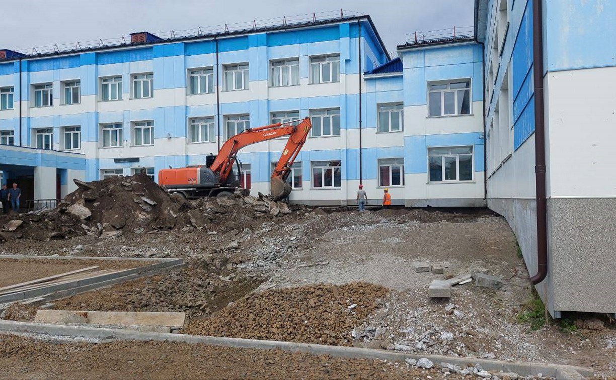 Из-за циклона подрядчики отстали от графиков на строительных площадках Углегорского района