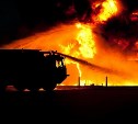 Сахалинские пожарные ночью тушили пылающую дачу