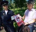 На жителя Южно-Сахалинска, который выгуливал собаку выше 25 см без поводка, составили протокол