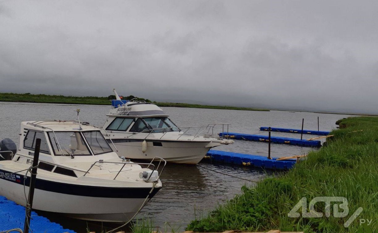 Законность понтонного причала на реке Найбе вызвала сомнения у сахалинцев: astv.ru разбирался в вопросе