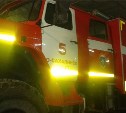 Две пожарные части тушили горящий мебельный склад в Южно-Сахалинске