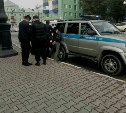 Неадекватный мужчина с ножом напал на девушку в Южно-Сахалинске
