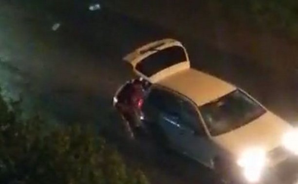 В центре Александровска-Сахалинского избили мужчину и закинули в багажник