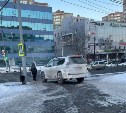 Появилось видео с автоледи на Prado в Южно-Сахалинске, которая трансформировалась в пешехода