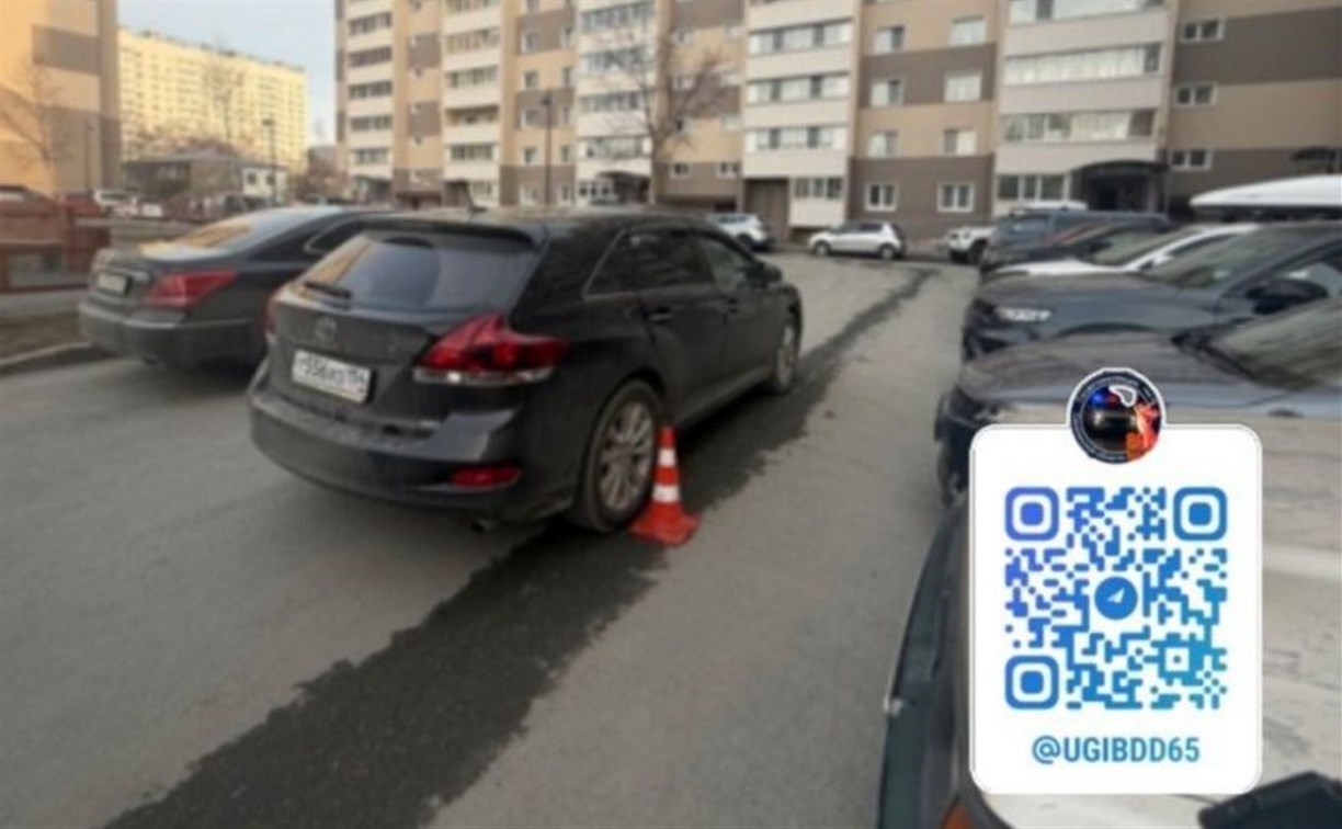 Пенсионер на кроссовере сбил 8-летнего ребенка, который выбежал во дворе в Южно-Сахалинске 