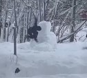 Подростки в Южно-Сахалинске устроили драку с добряком-снеговиком