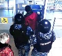 В Долинске неизвестный ворвался в школу, матерился и пытался ударить правоохранителей 