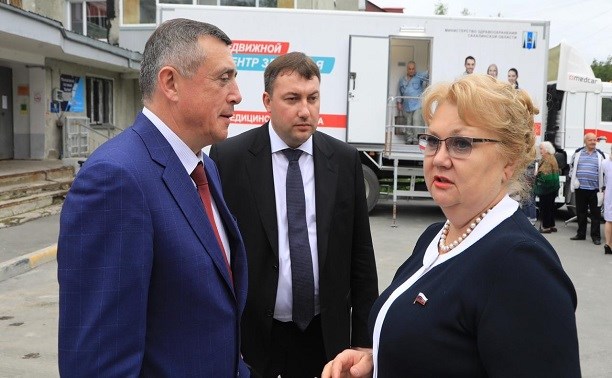 Лимаренко проверил во дворе пульс и давление Лимаренко проверил во дворе пульс и давление