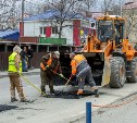 В Южно-Сахалинске мобилизовали ресурсы на ямочный ремонт: мэр держит ход работ на контроле