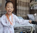 Пятилетнюю холмчанку с лейкозом начали лечить в Корее