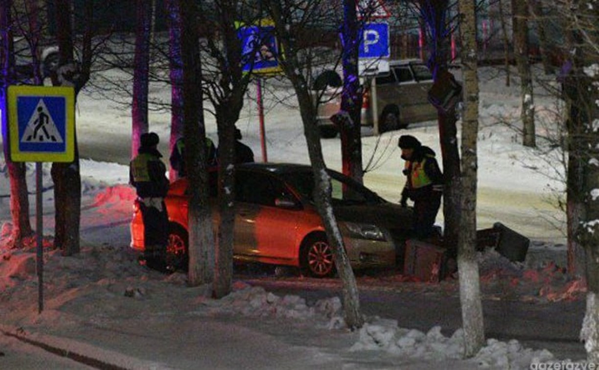 Бетонная скамейка в центре Поронайска ночью остановила 