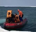 Десятки рыбаков уносит в море на юге Сахалина