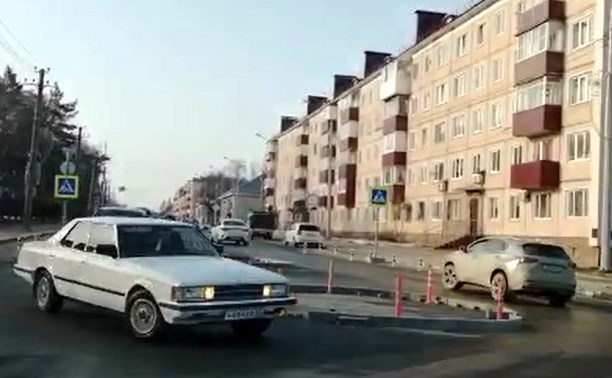 "Коллапса нет?": жители Южно-Сахалинска увидели в кольцах на дорогах и хорошее