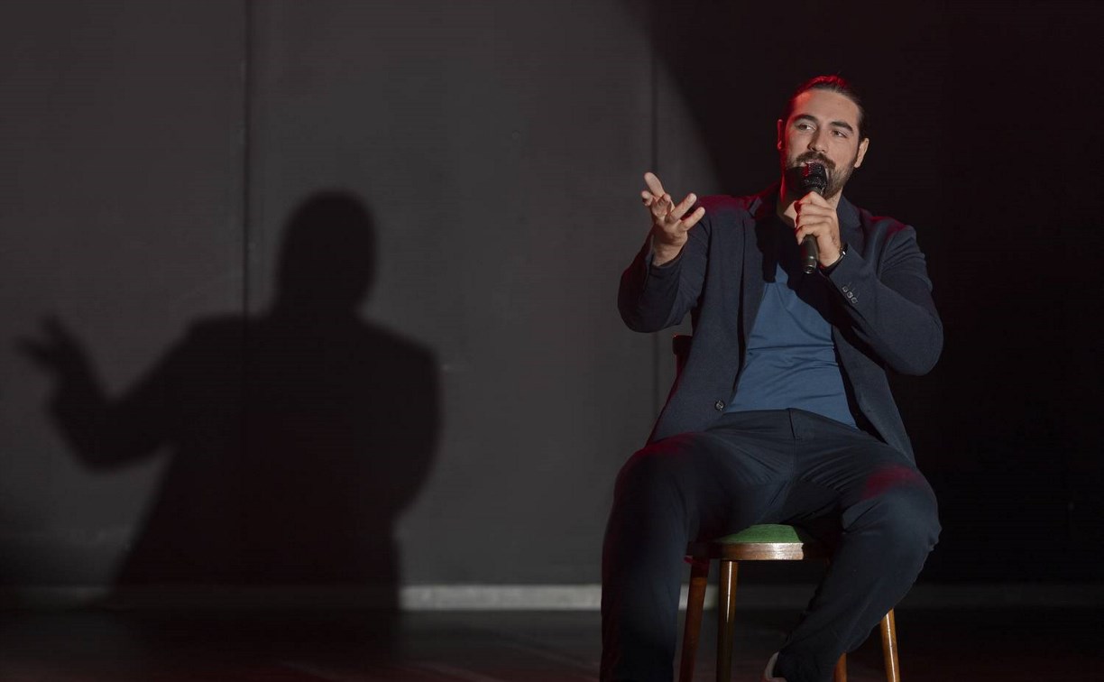 Книжный стендап "Кому на Руси жить хорошо?" состоится в Южно-Сахалинске